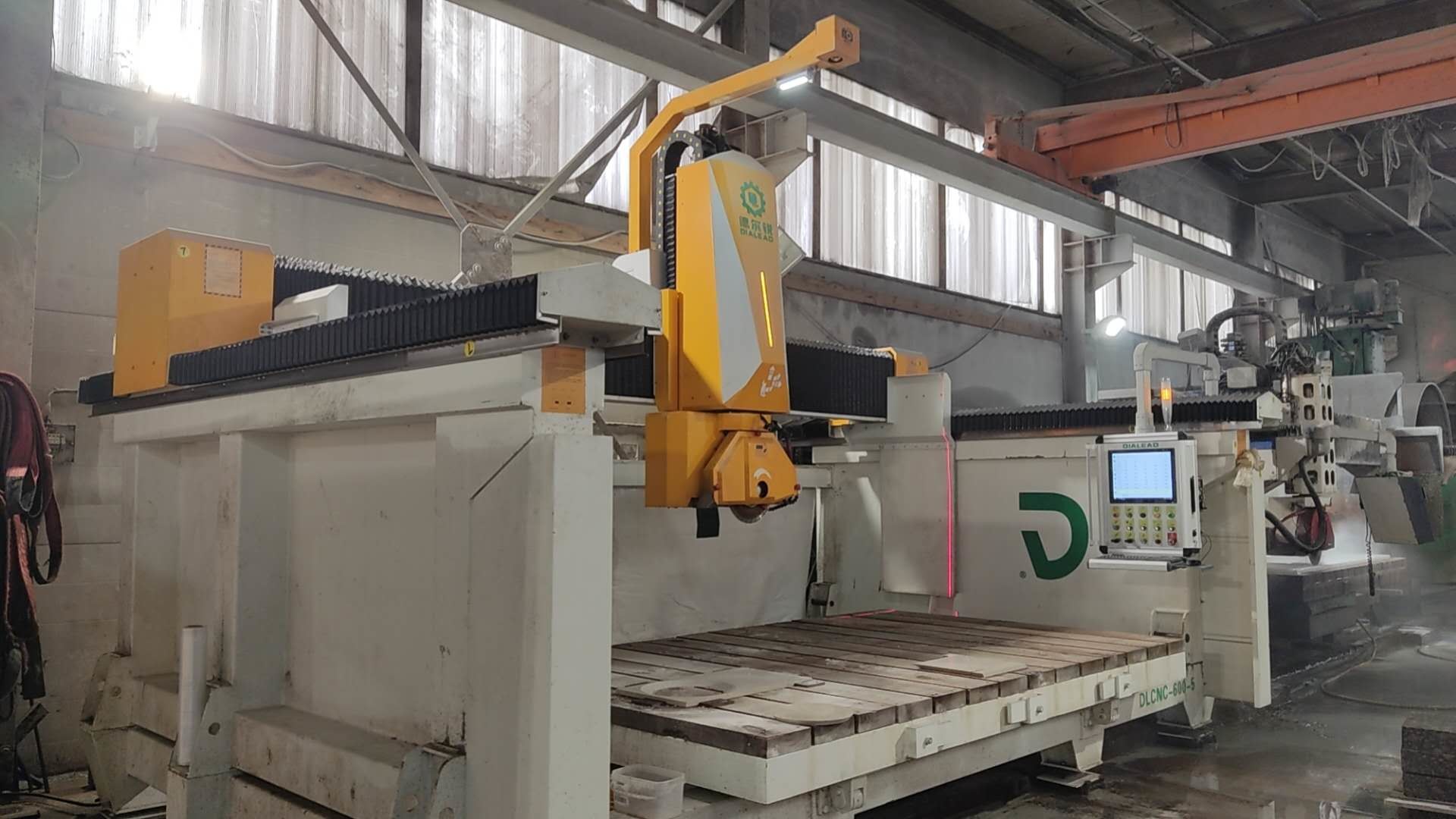 mais recente caso da empresa sobre Máquina de corte de pontes de 5 eixos de 600 mm em São Petersburgo